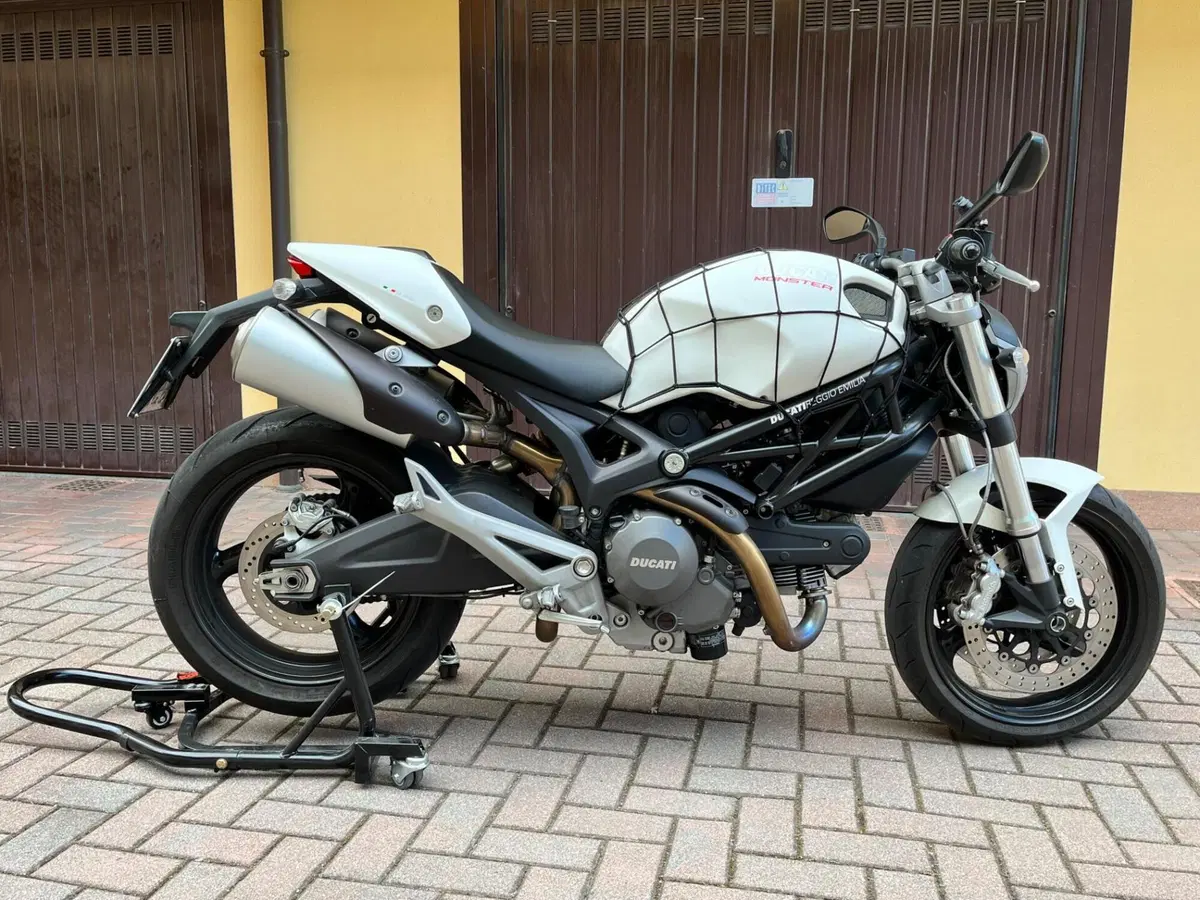 Ducati Monster 696 (2008 - 13) (2)