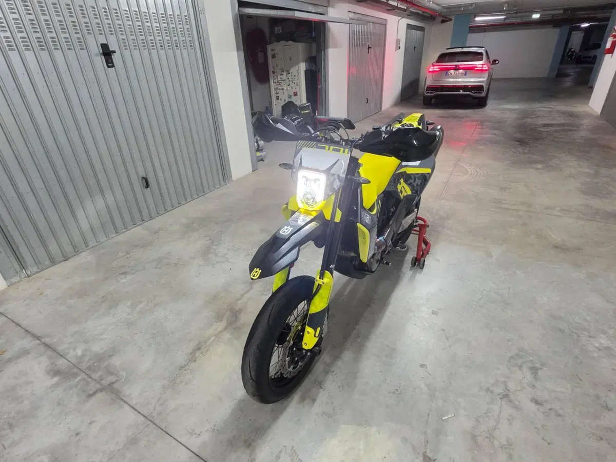 Husqvarna 701 Supermoto (2023 - 25) (4)
