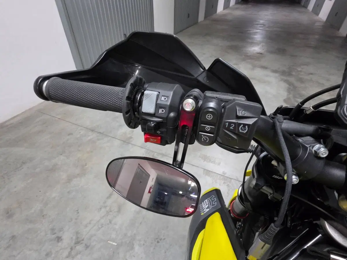 Husqvarna 701 Supermoto (2023 - 25) (5)