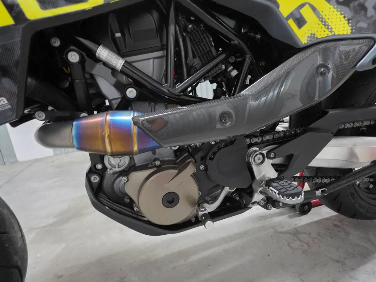 Husqvarna 701 Supermoto (2023 - 25) (6)