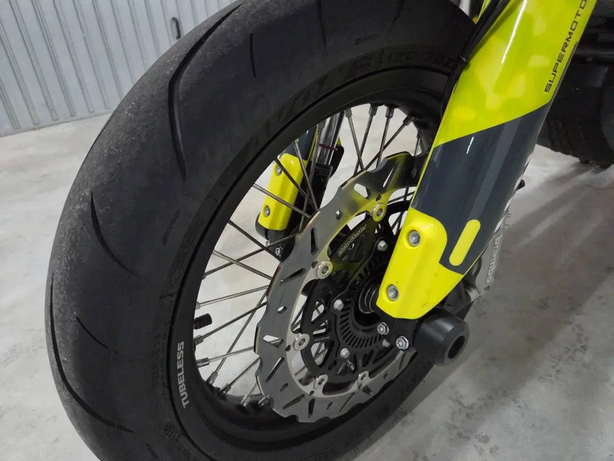 Husqvarna 701 Supermoto (2023 - 25) (7)