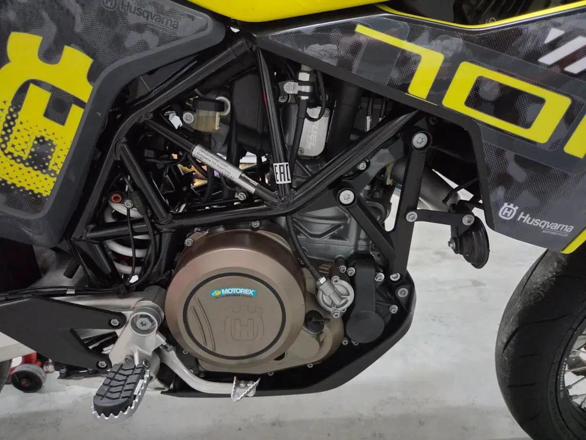 Husqvarna 701 Supermoto (2023 - 25) (8)