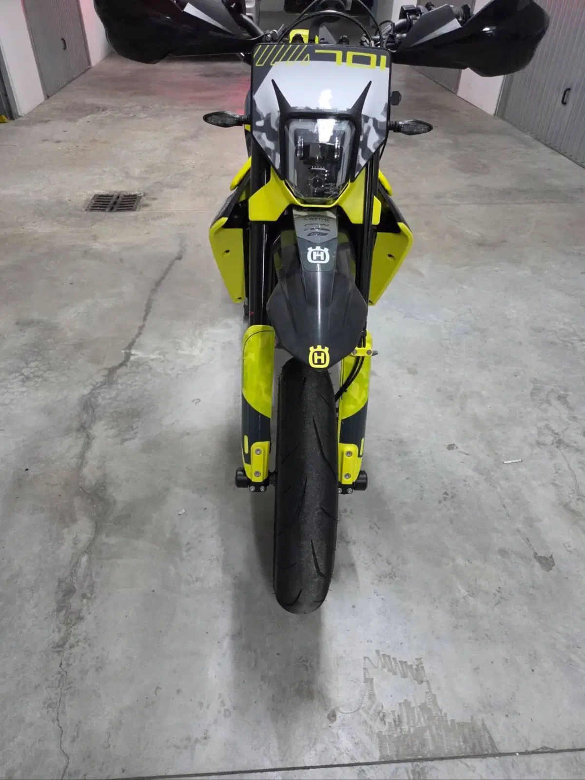 Husqvarna 701 Supermoto (2023 - 25) (9)