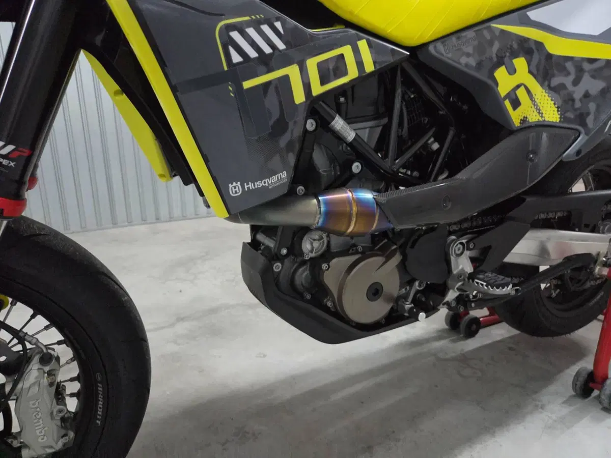 Husqvarna 701 Supermoto (2023 - 25) (14)
