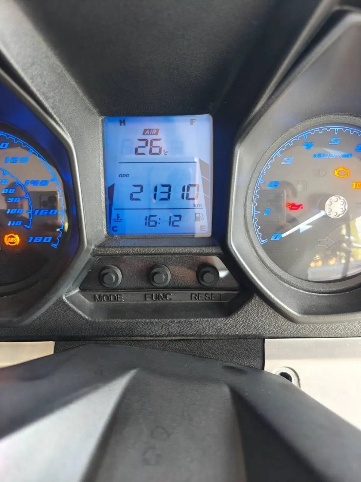 Kymco Downtown 350i TCS (2021 - 25) (3)