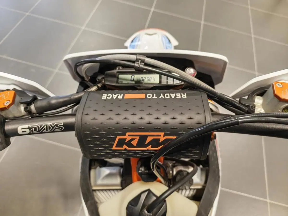KTM 300 EXC TPI Six Days (2023) (6)