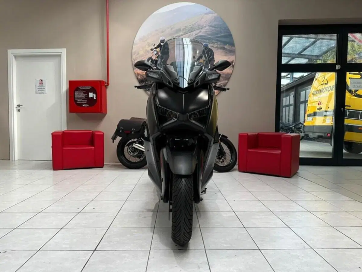 Yamaha X-Max 300 Tech Max (2021 - 24) (2)