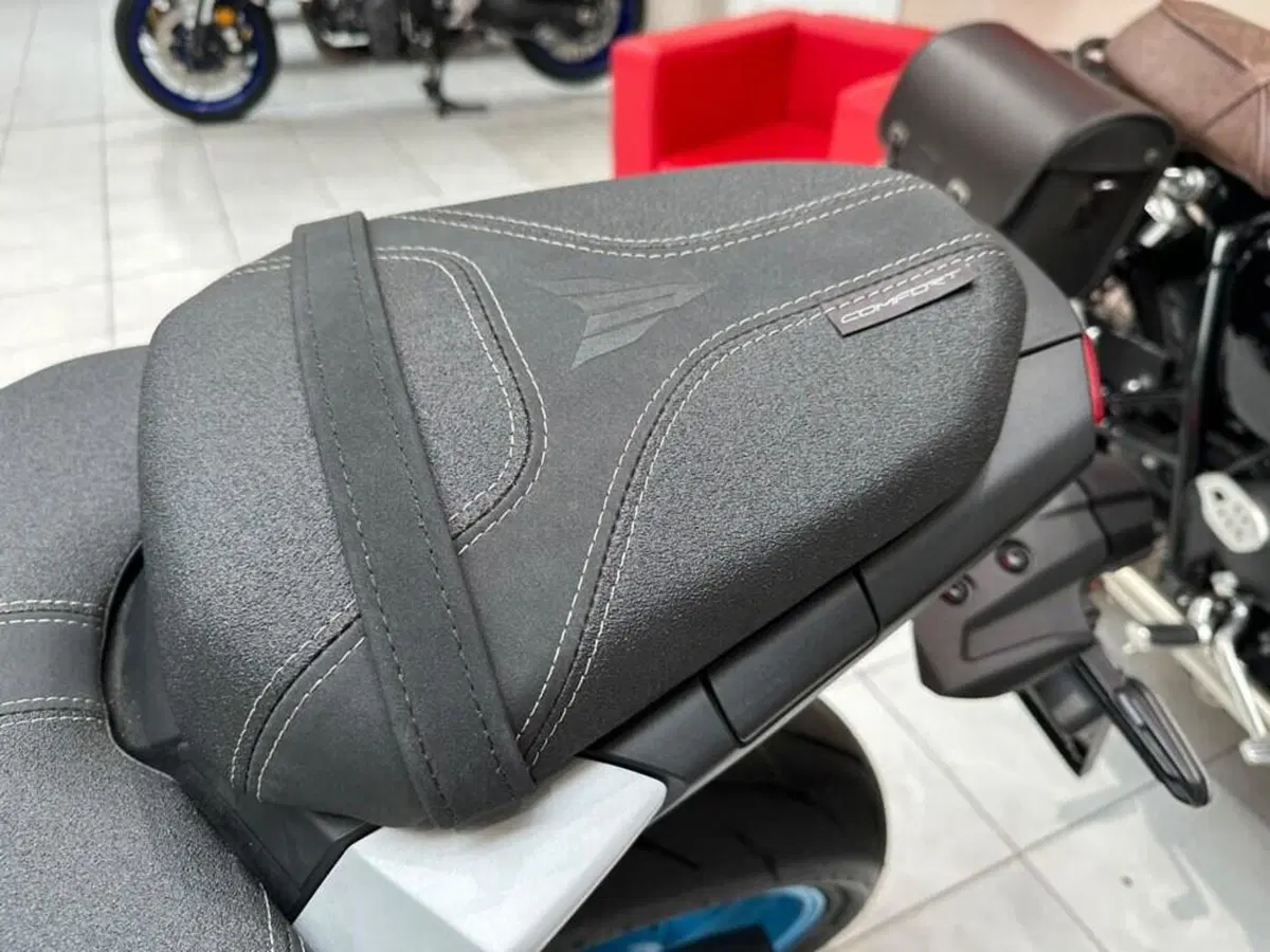 Yamaha MT-07 Y-AMT (2025 - 26) (4)