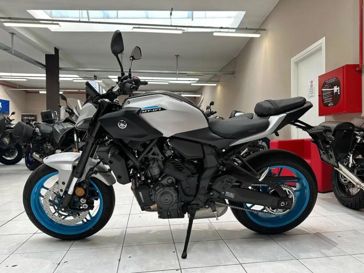 Yamaha MT-07 Y-AMT (2025 - 26) (3)