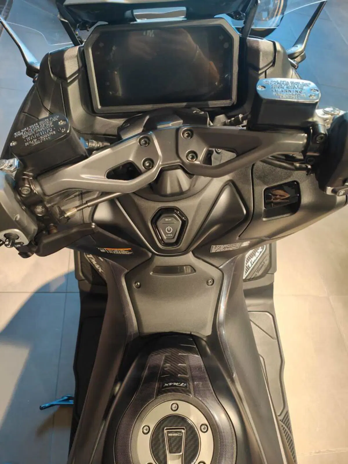 Yamaha T-Max 560 (2022 - 24) (4)