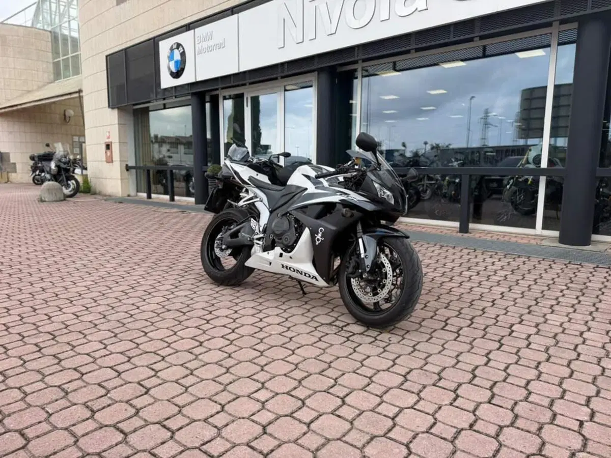 Honda CBR 600 RR (2007 - 08) (9)