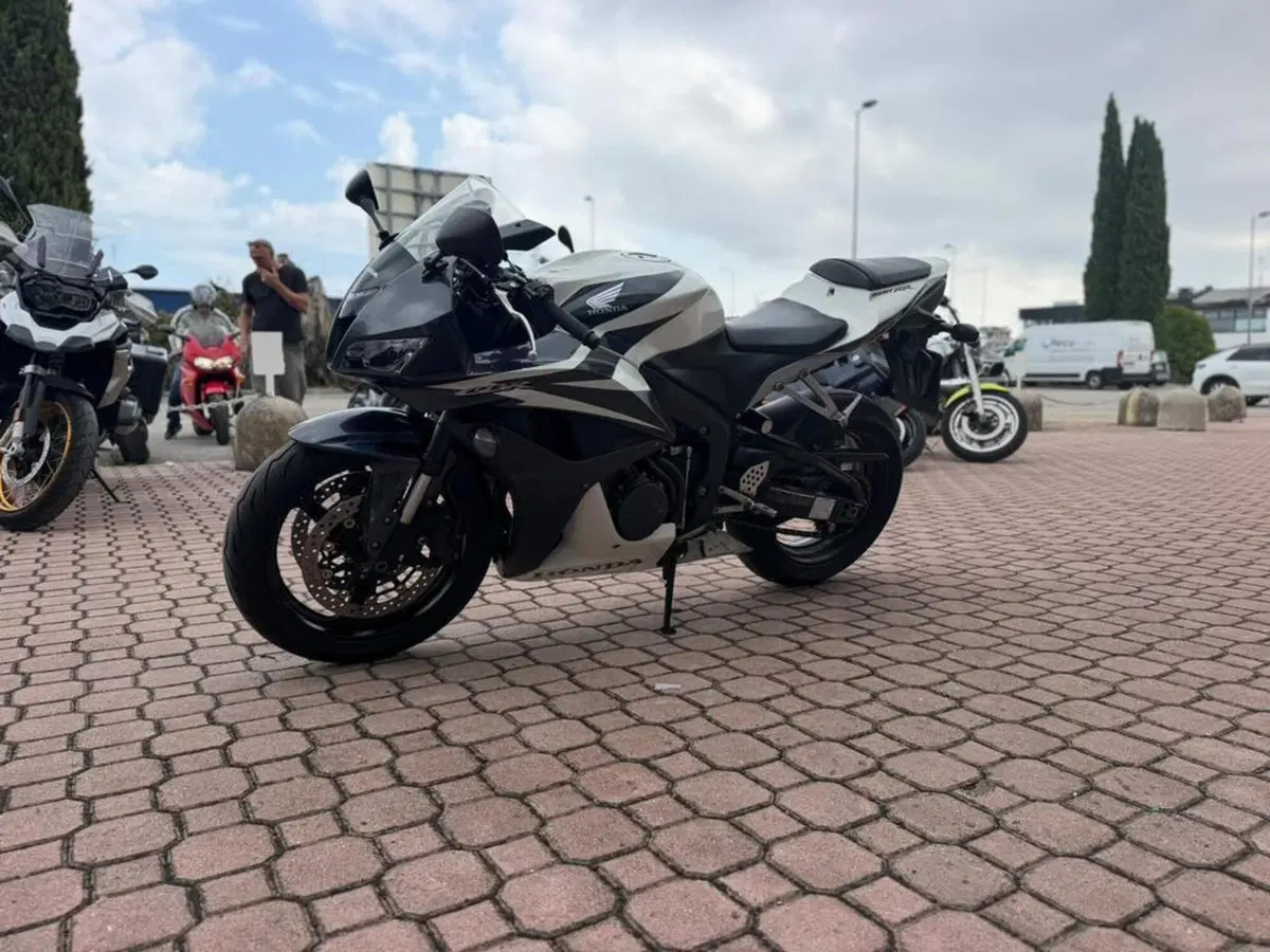 Honda CBR 600 RR (2007 - 08) (7)