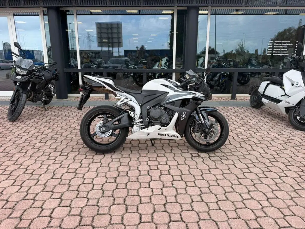Honda CBR 600 RR (2007 - 08) (10)