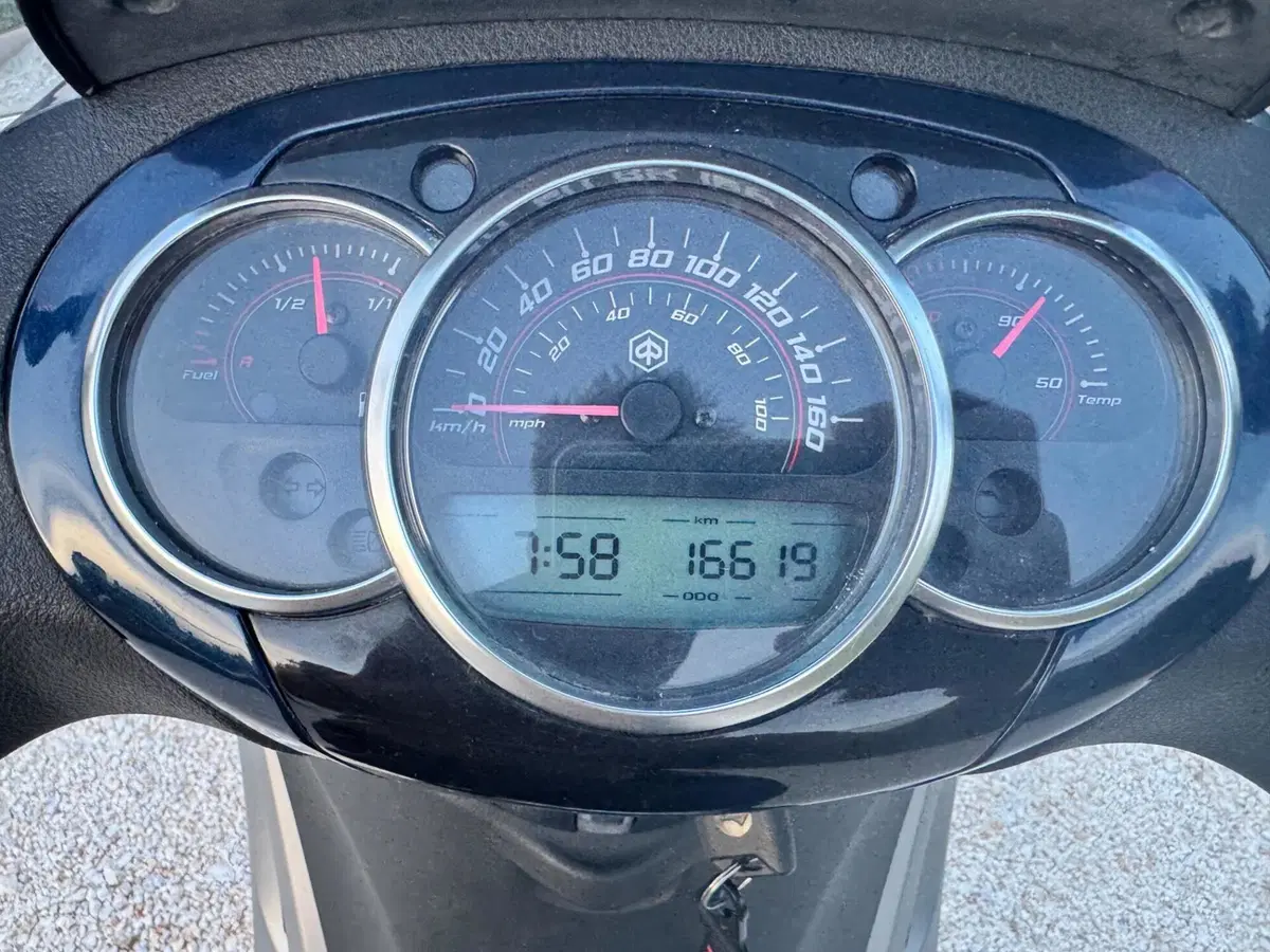 Piaggio Beverly 350 SportTouring ie (2011 - 15) (15)