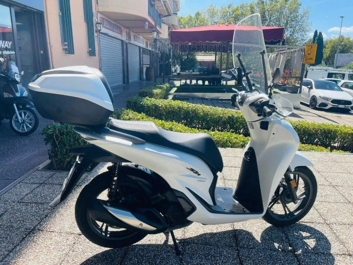 Honda SH 150i (2024 - 25) (9)