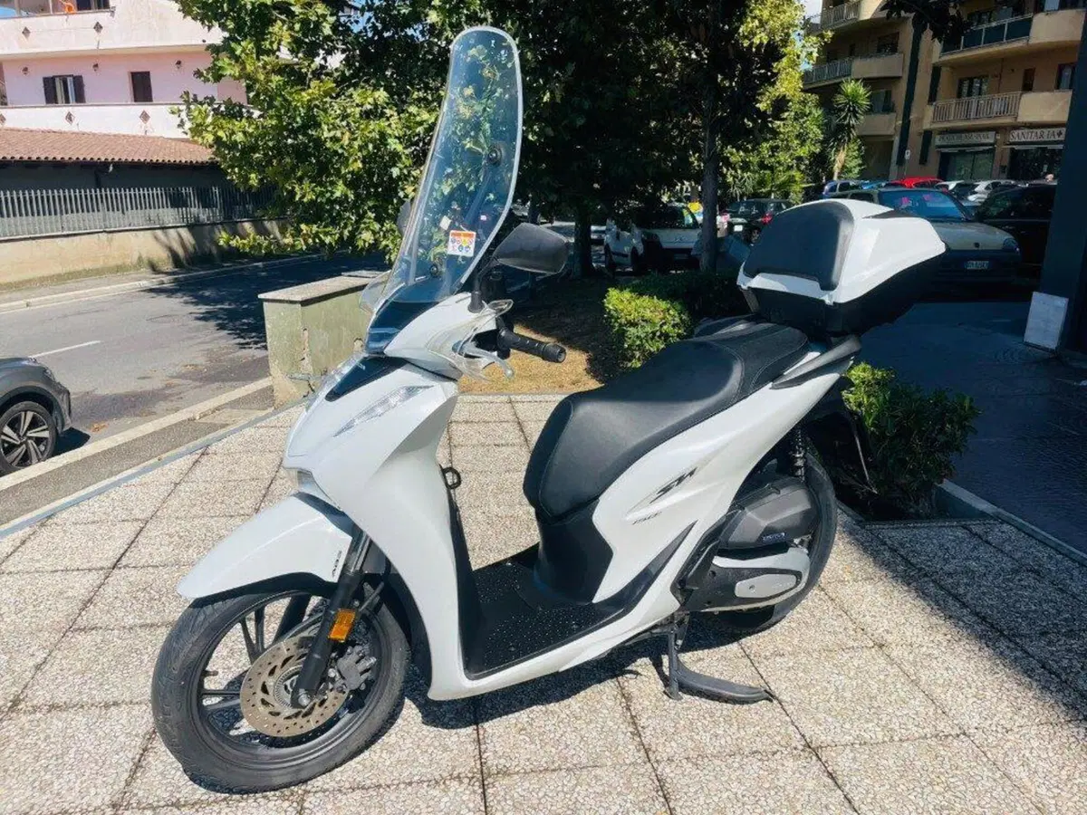 Honda SH 150i (2024 - 25) (7)
