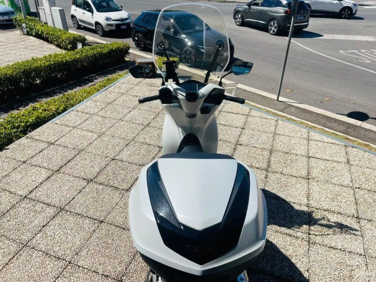 Honda SH 150i (2024 - 25) (2)