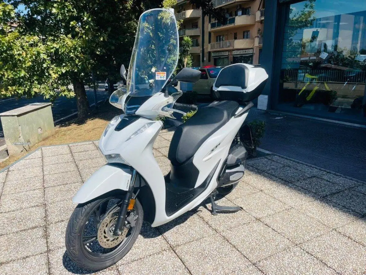 Honda SH 150i (2024 - 25) (6)