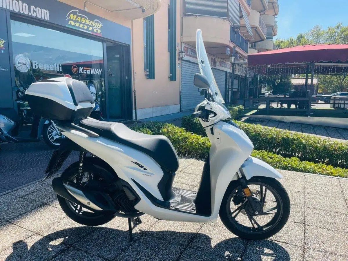 Honda SH 150i (2024 - 25) (10)