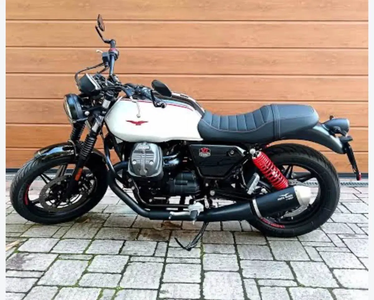 Moto Guzzi V7 Stone Ten (2024 - 25)