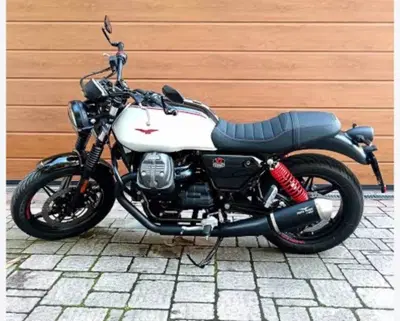 Moto Guzzi V7 Stone Ten (2024 - 25) usata