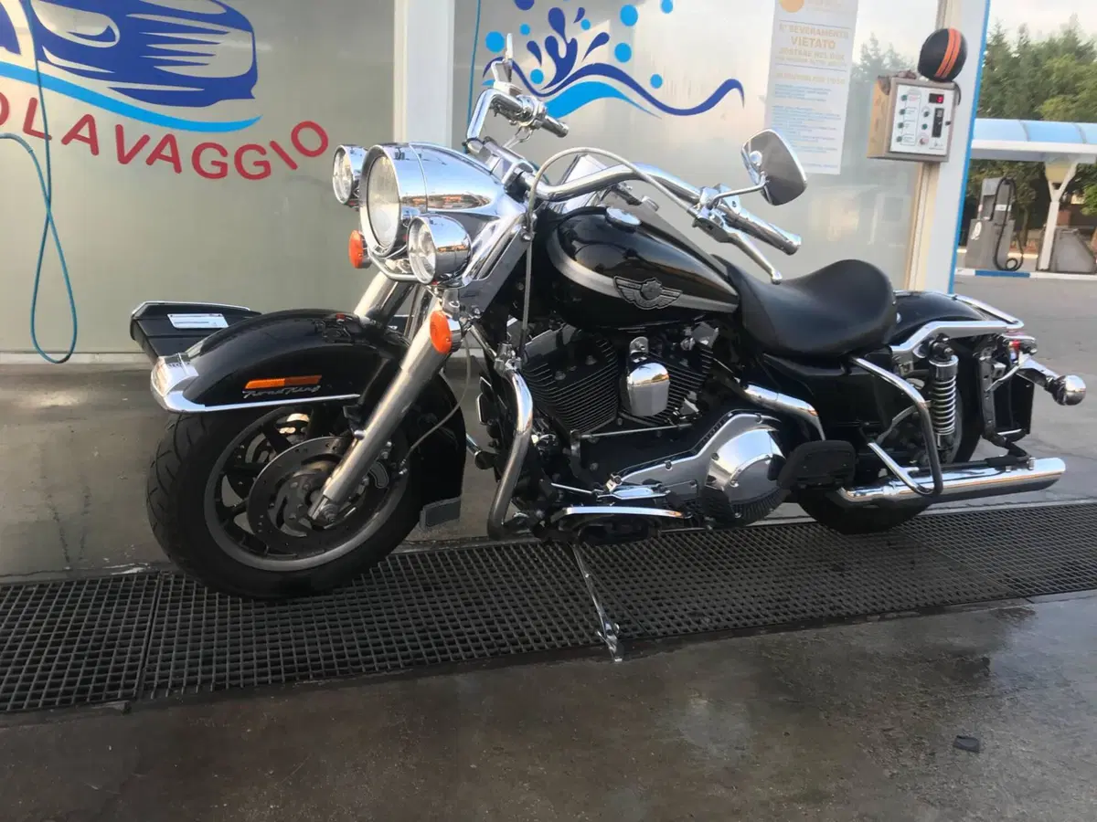 Harley-Davidson road king (2)