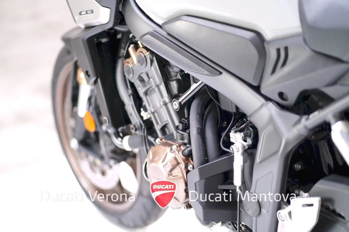 Honda CB 650 R E-Clutch (2024 - 26) (14)