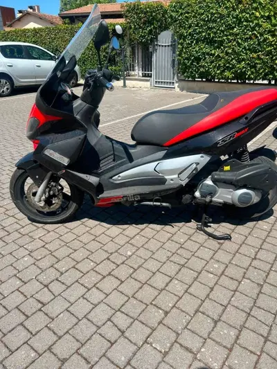 Aprilia SR Max 300 (2011 - 16) usata