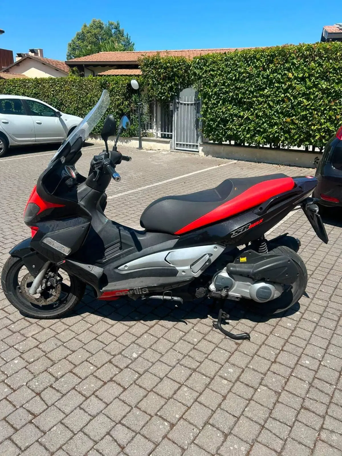 Aprilia SR Max 300 (2011 - 16) (2)