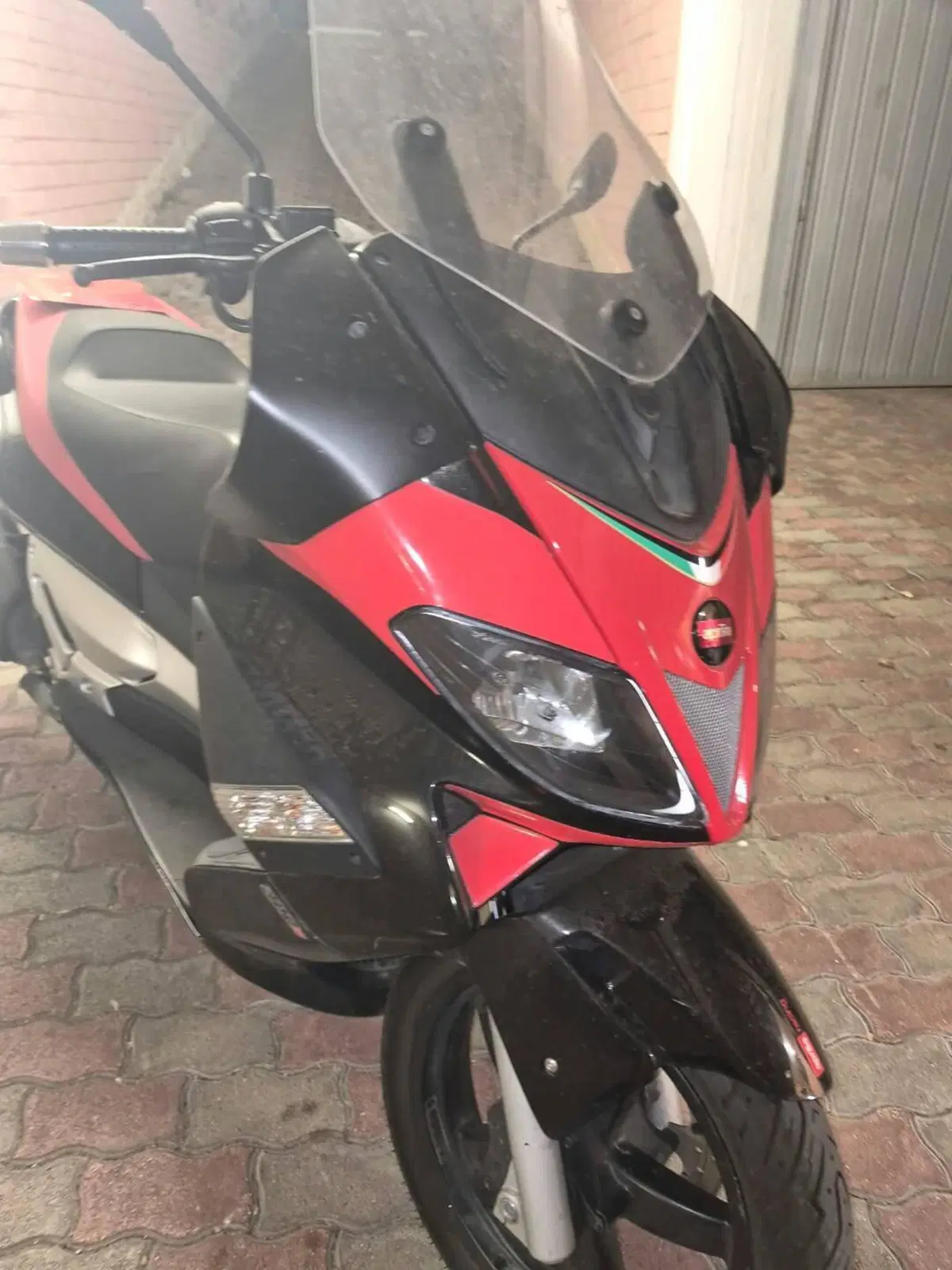 Aprilia SR Max 300 (2011 - 16) (6)