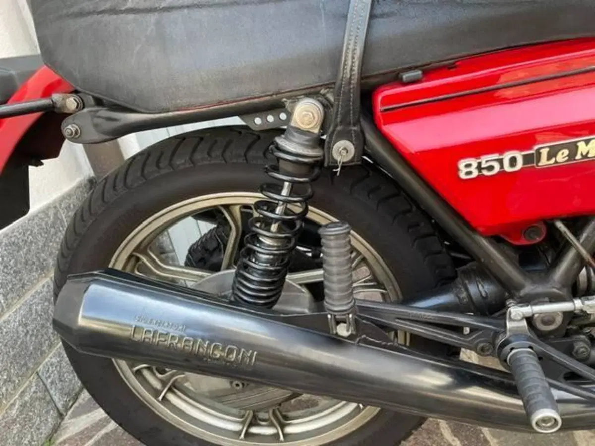 Moto Guzzi le mans 2 (3)