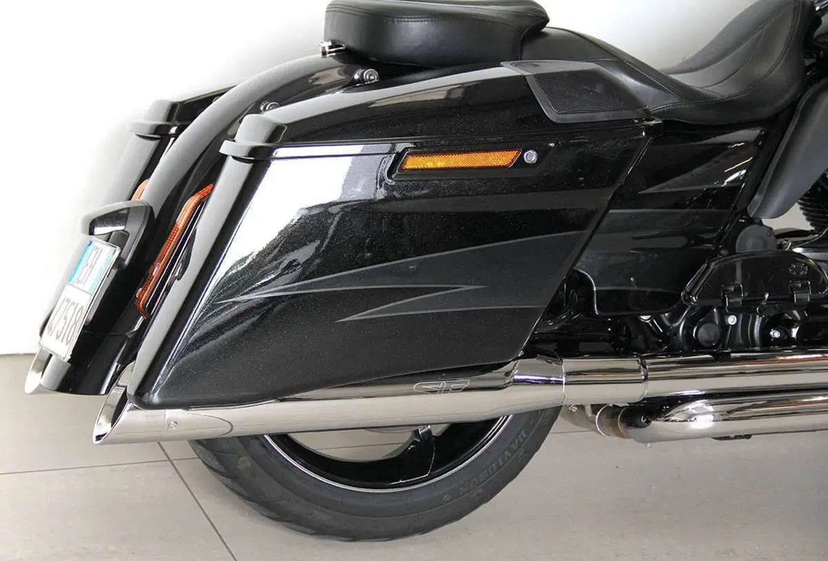 Harley-Davidson 1800 Street Glide (2016 - 17) - FLHXSE (3)
