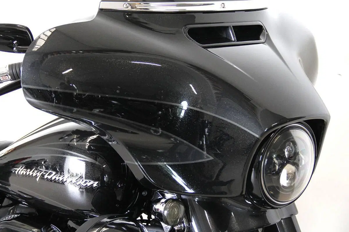 Harley-Davidson 1800 Street Glide (2016 - 17) - FLHXSE (5)