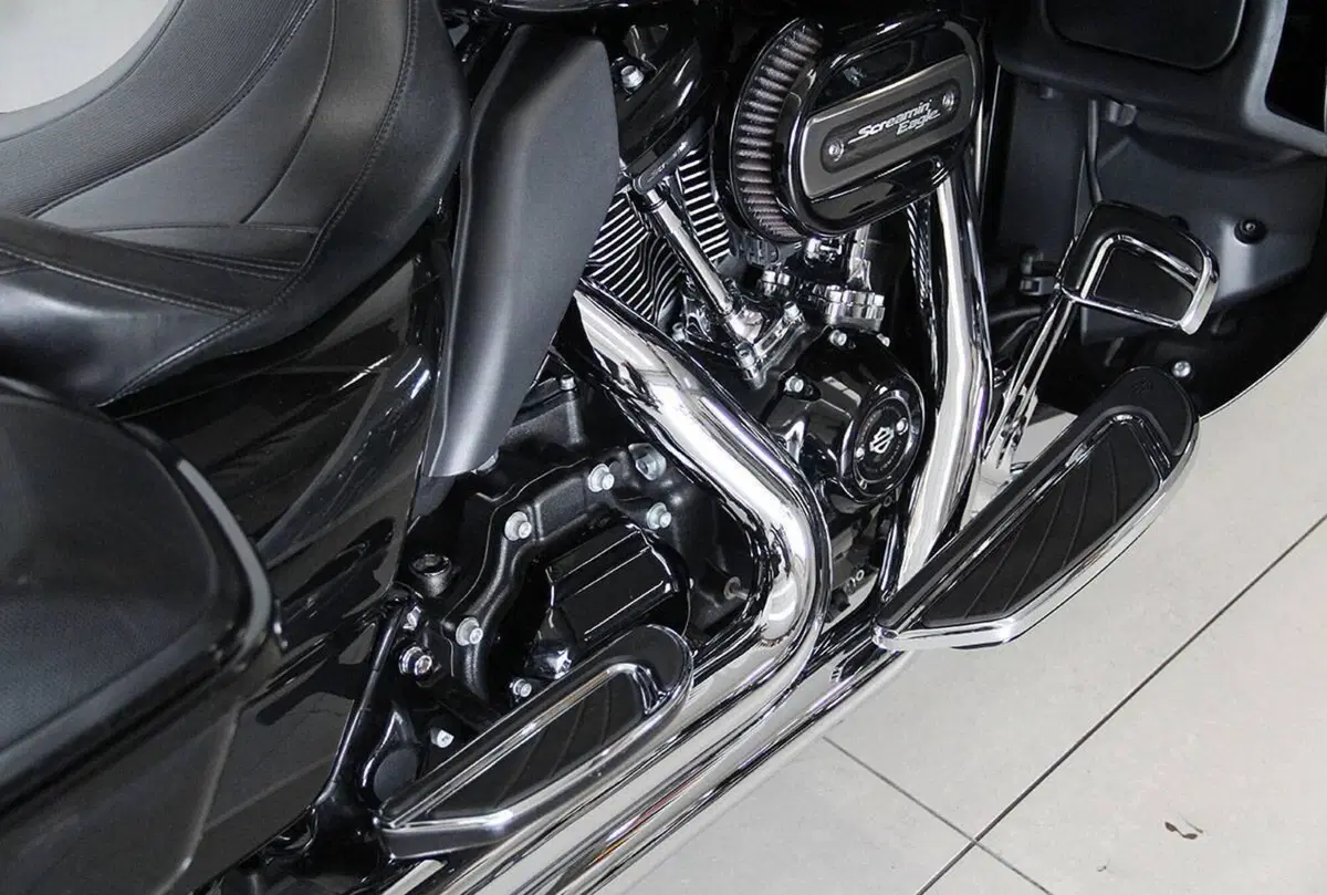 Harley-Davidson 1800 Street Glide (2016 - 17) - FLHXSE (7)