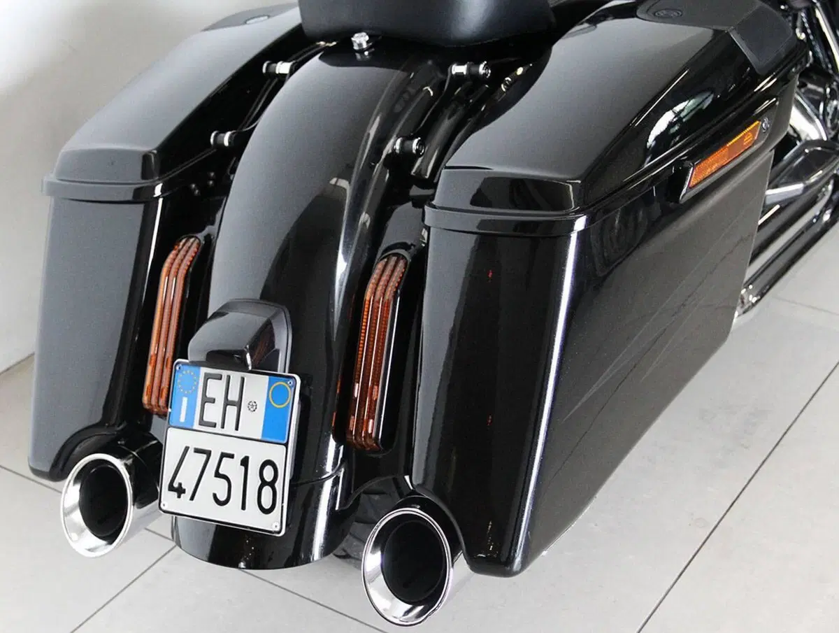 Harley-Davidson 1800 Street Glide (2016 - 17) - FLHXSE (8)