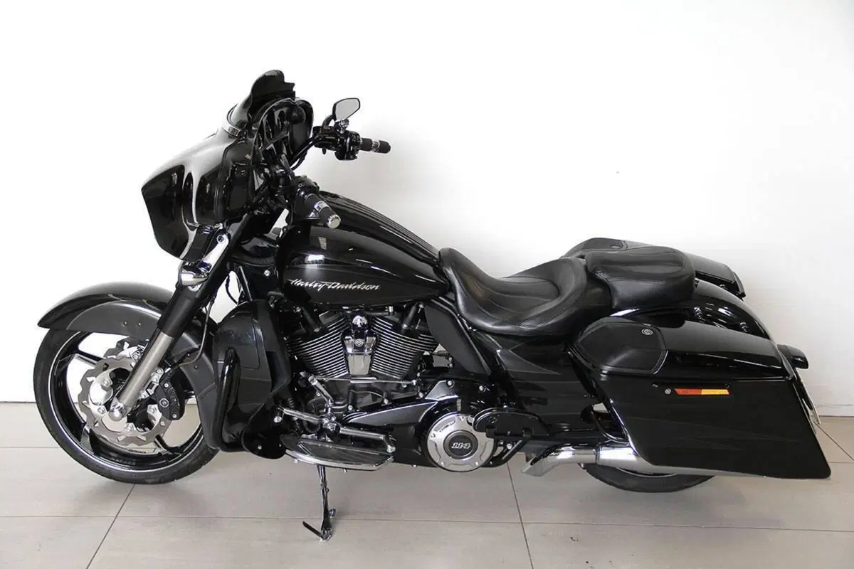 Harley-Davidson 1800 Street Glide (2016 - 17) - FLHXSE (11)