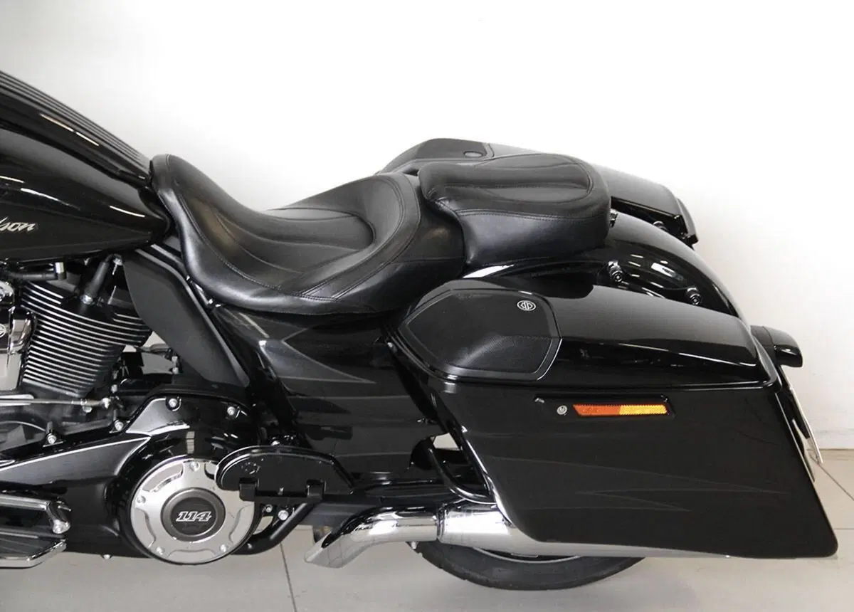 Harley-Davidson 1800 Street Glide (2016 - 17) - FLHXSE (12)