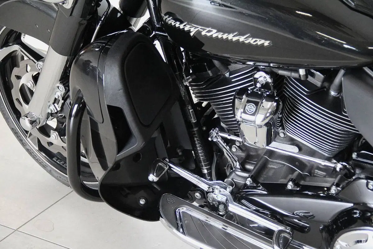 Harley-Davidson 1800 Street Glide (2016 - 17) - FLHXSE (14)