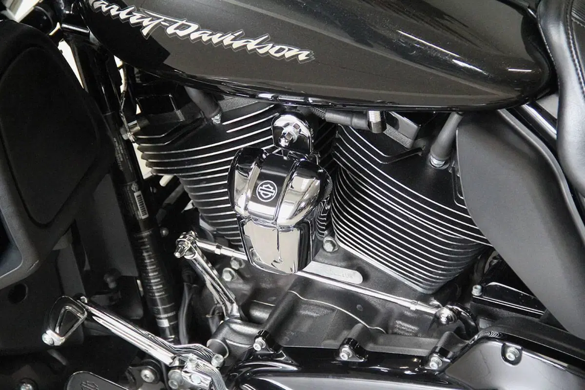 Harley-Davidson 1800 Street Glide (2016 - 17) - FLHXSE (16)