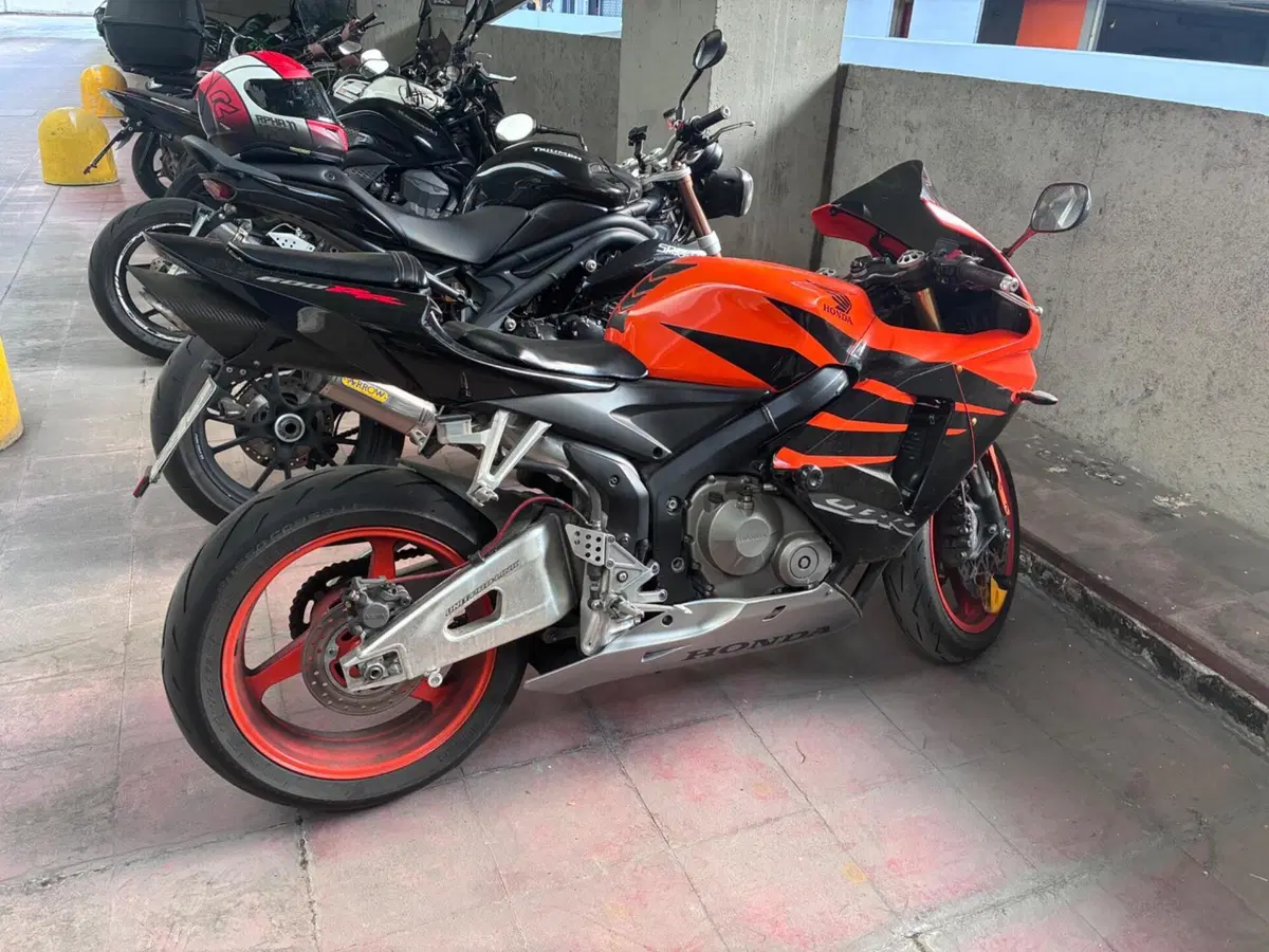 Honda CBR 600 RR (2005 - 06) (2)