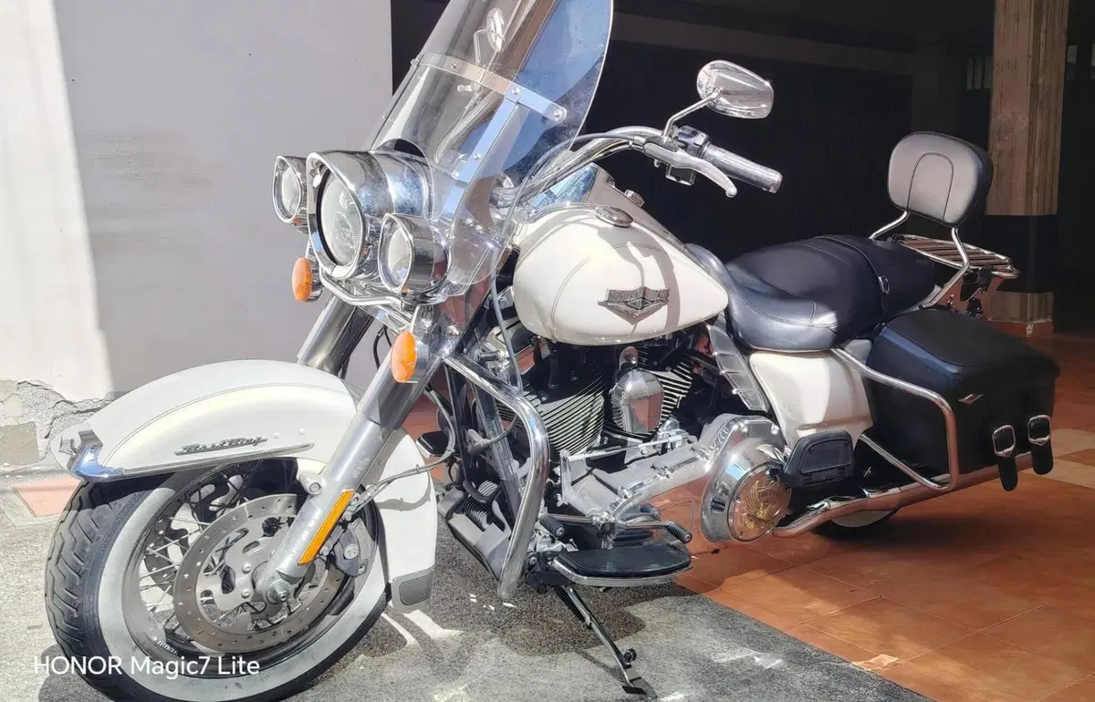 Harley-Davidson 103 Road King Classic (2014 - 16) - FLHRC (2)