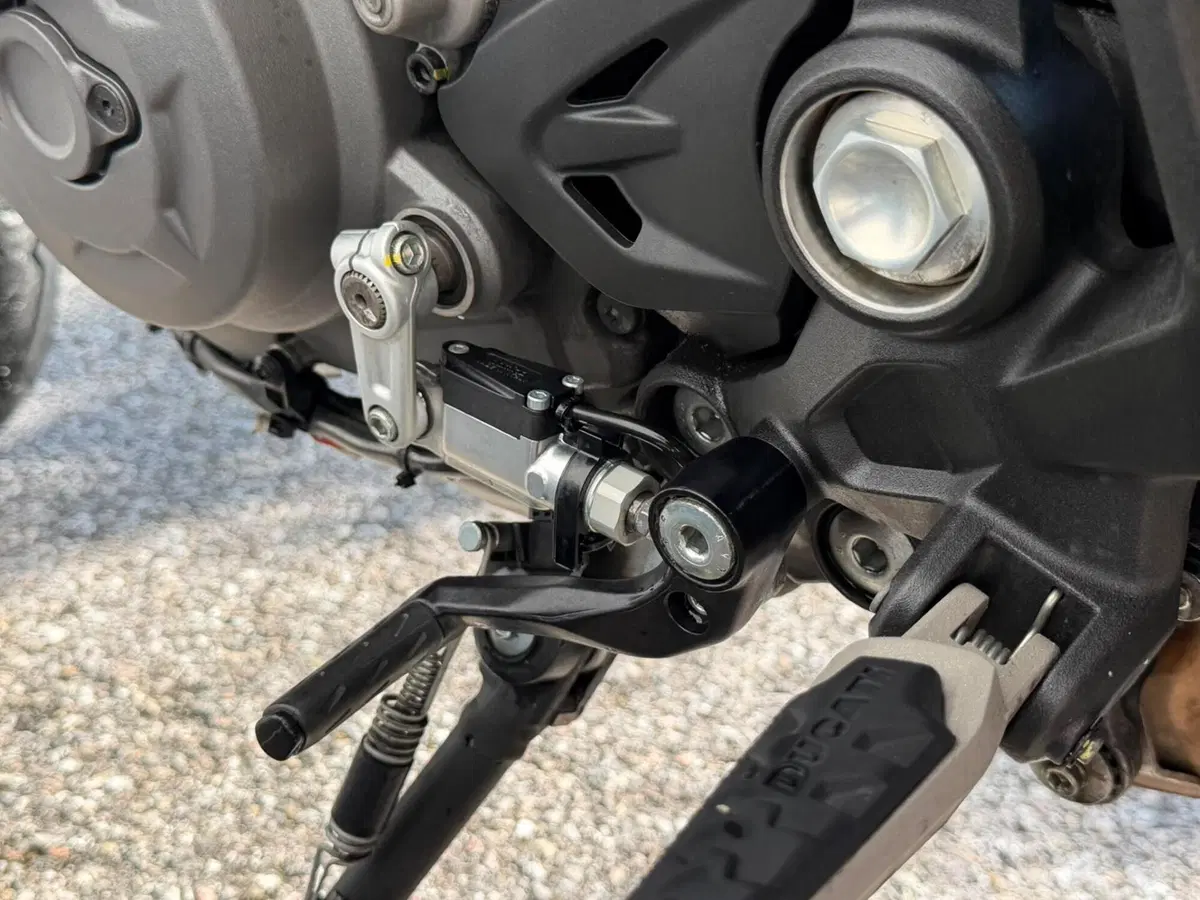 Ducati Monster 937 + (2021 - 25) (9)