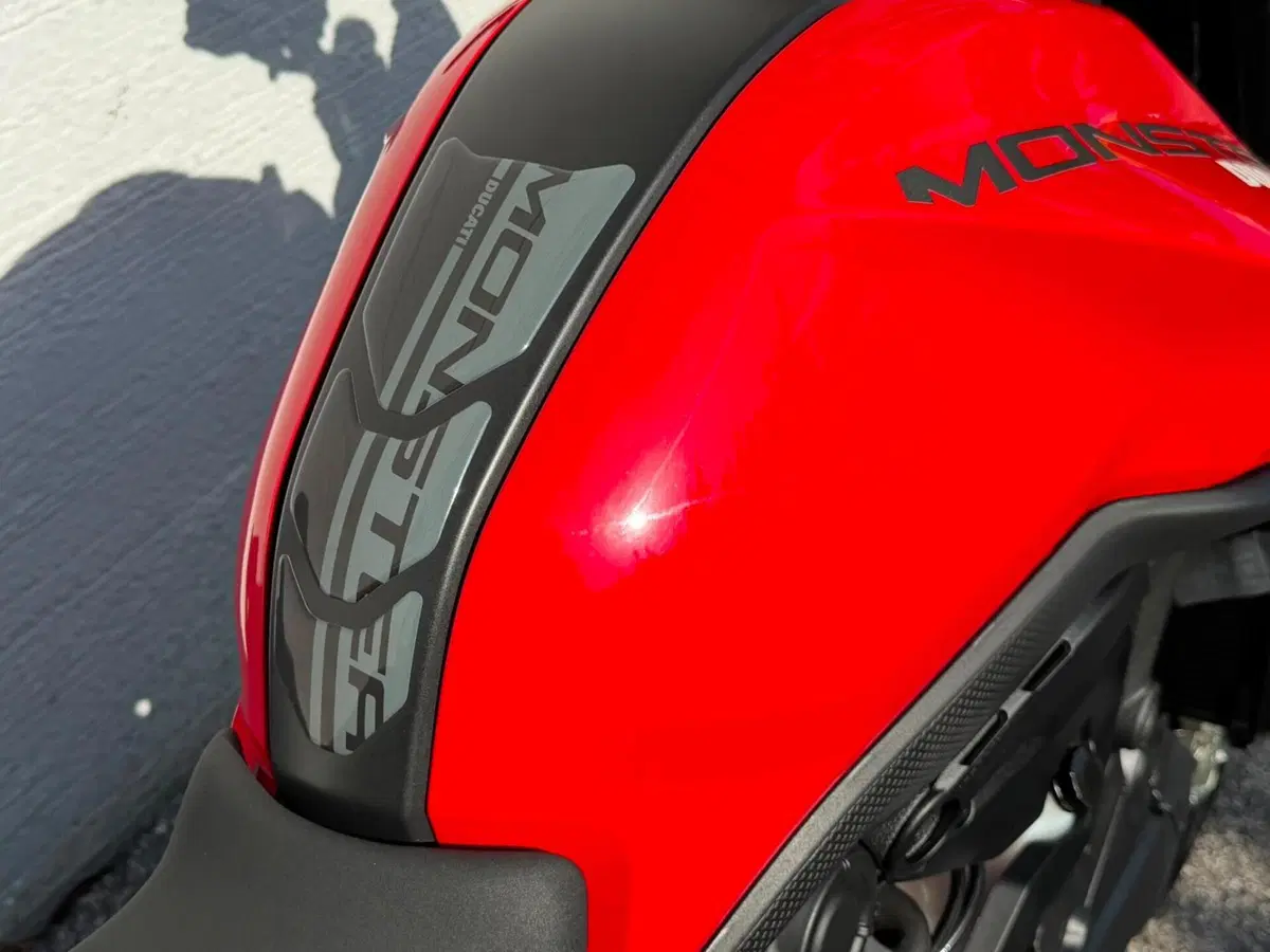 Ducati Monster 937 + (2021 - 25) (10)