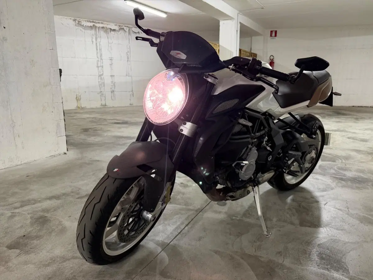 MV Agusta Brutale 675 EAS ABS (2011 - 16) (2)