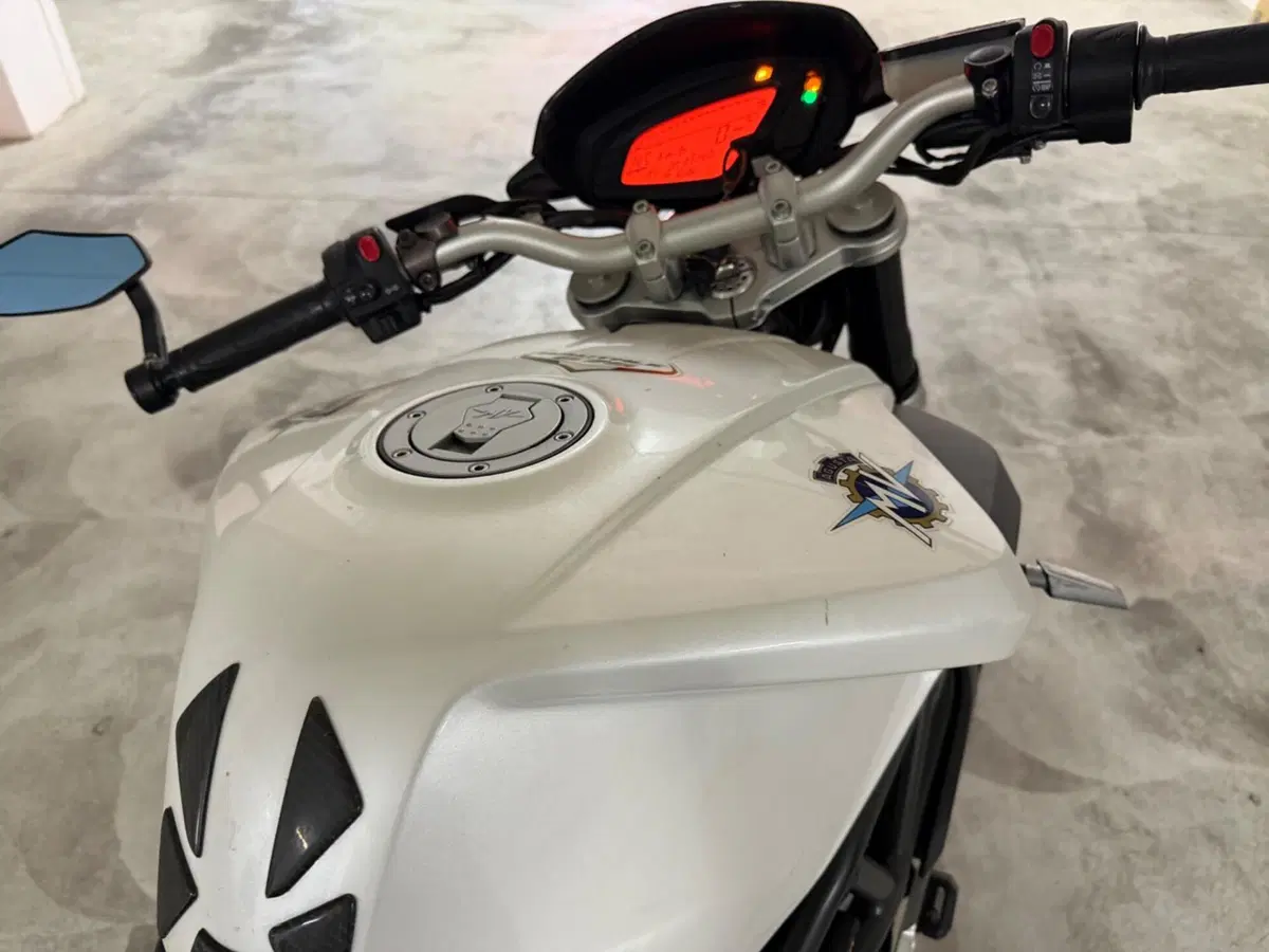 MV Agusta Brutale 675 EAS ABS (2011 - 16) (10)