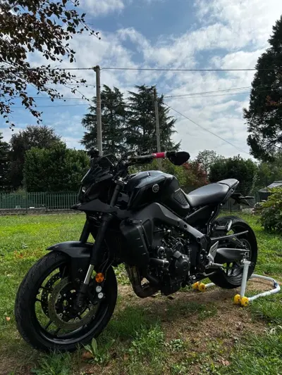 Yamaha MT-09 (2021 - 23) usata