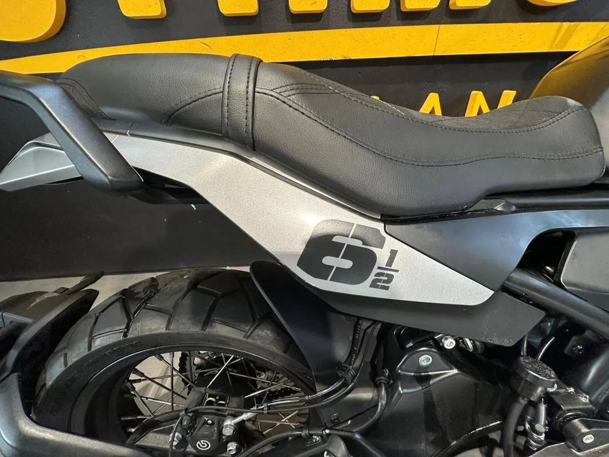 Moto Morini SEIEMMEZZO SCR (2022 - 26) (8)