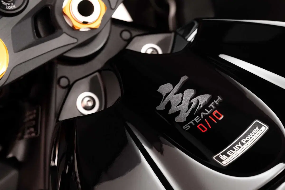 Suzuki GSX-R1000R Stealth già sold out: la serie speciale piace (2)