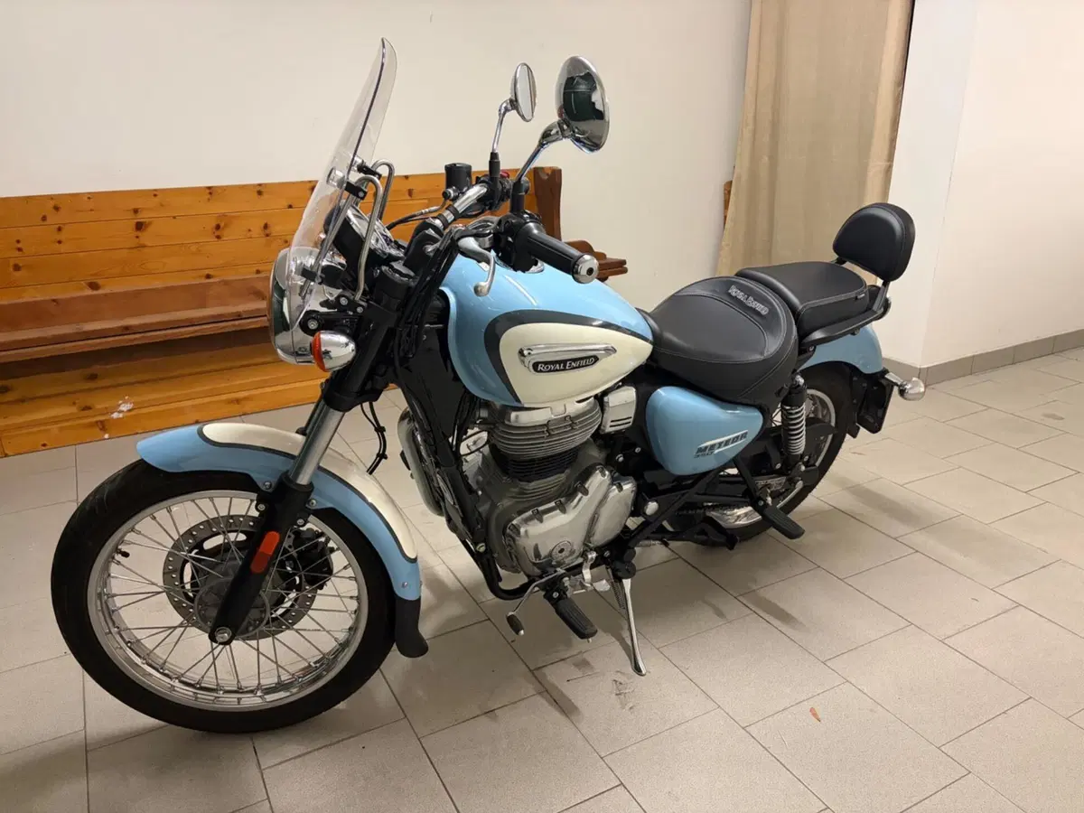 Royal Enfield Meteor 350 Aurora (2024 - 26) (3)
