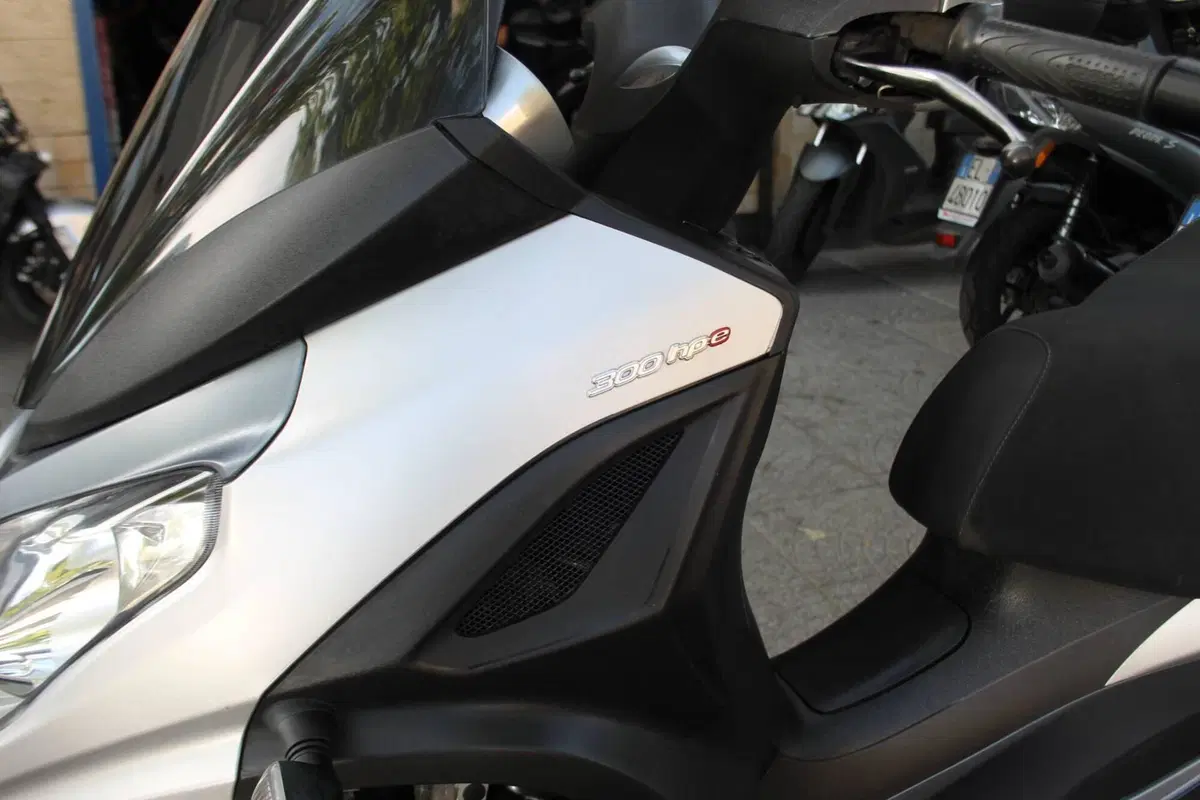 Piaggio MP3 300 ABS Hpe (2021 - 24) (2)